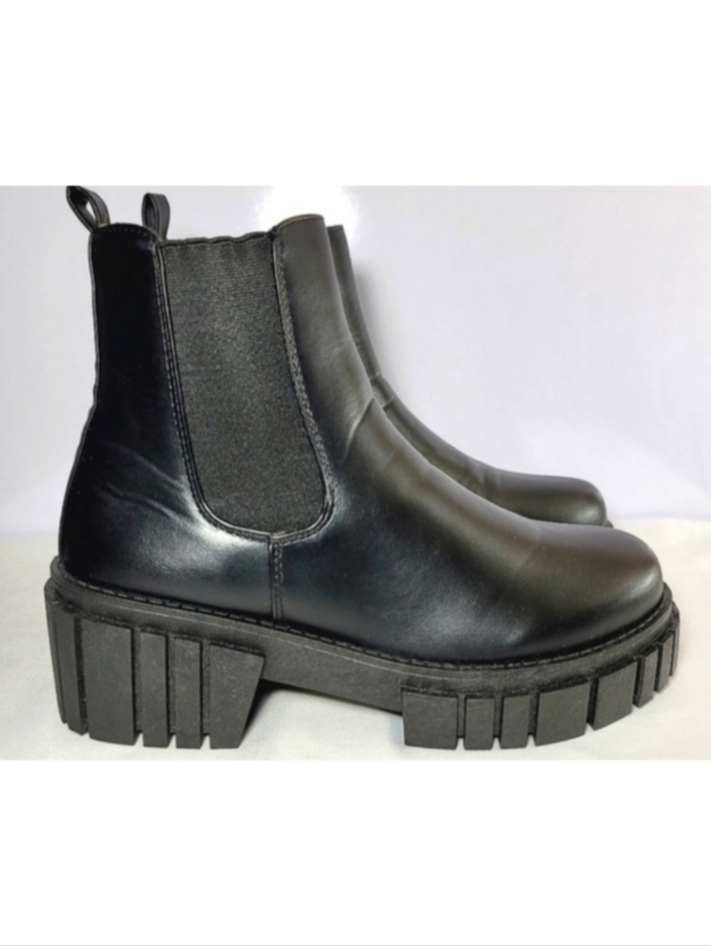 Rouge Women's Size 10 Helium Lande Platform Boots.